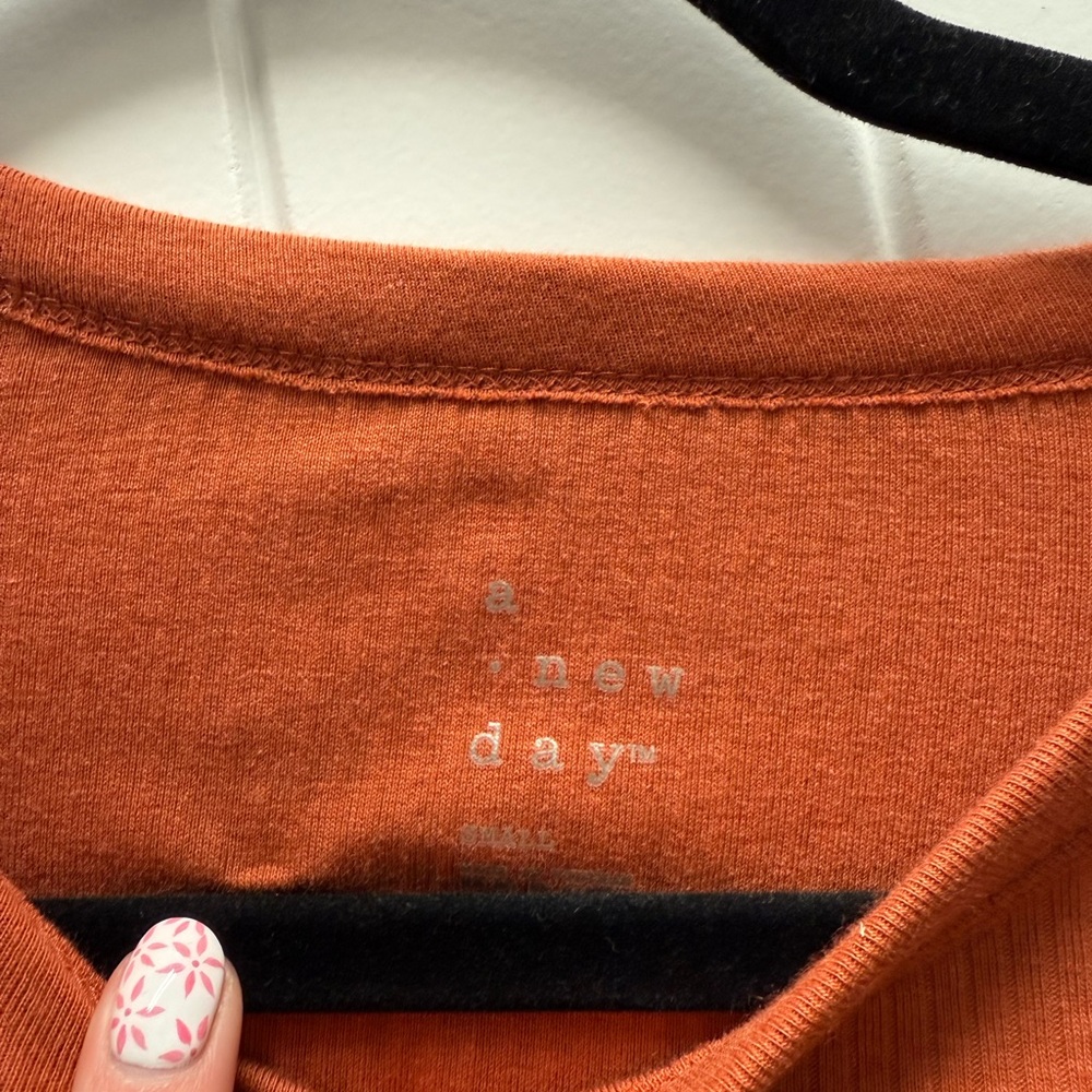 Rust Orange Ribbed Women's Top - Picture 2 of 3